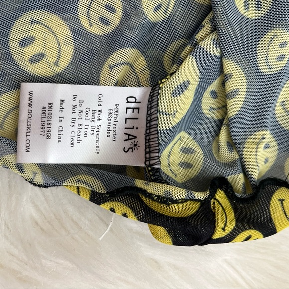 Delia’s Smiley Mesh Top - Picture 6 of 6
